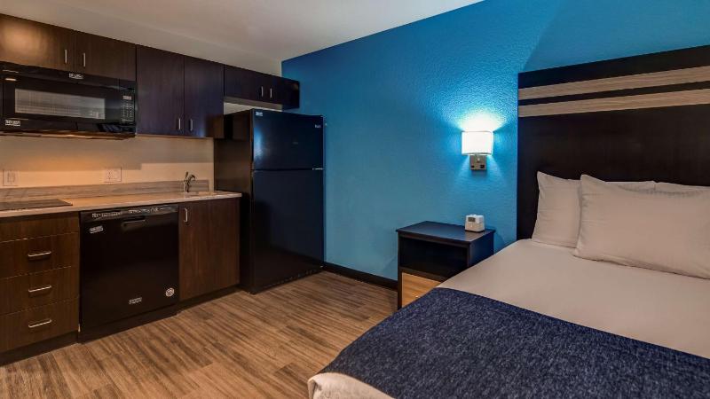 King Rom with Kitchenette image 3