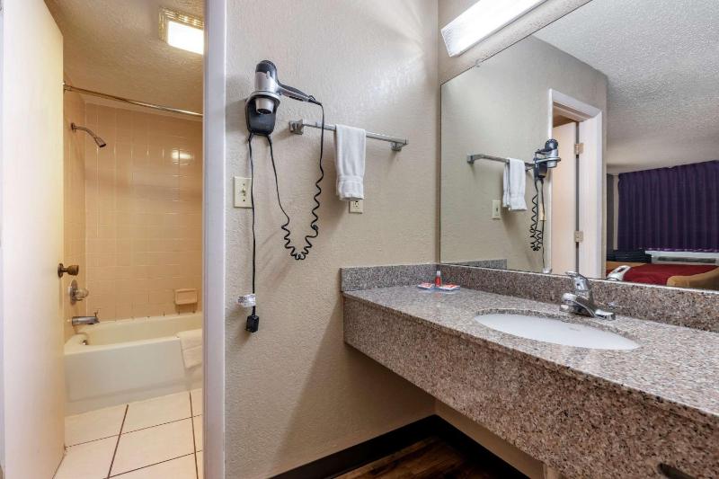 King Room - Non-Smoking image 2