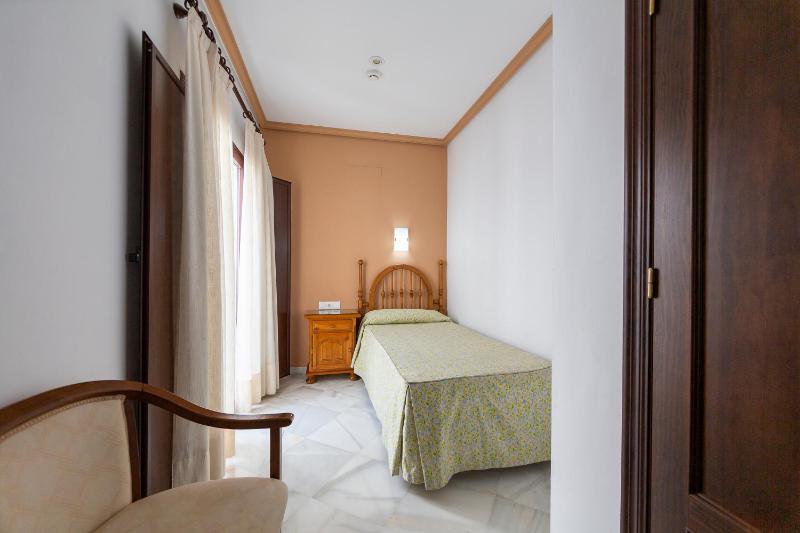 Single Room image 4