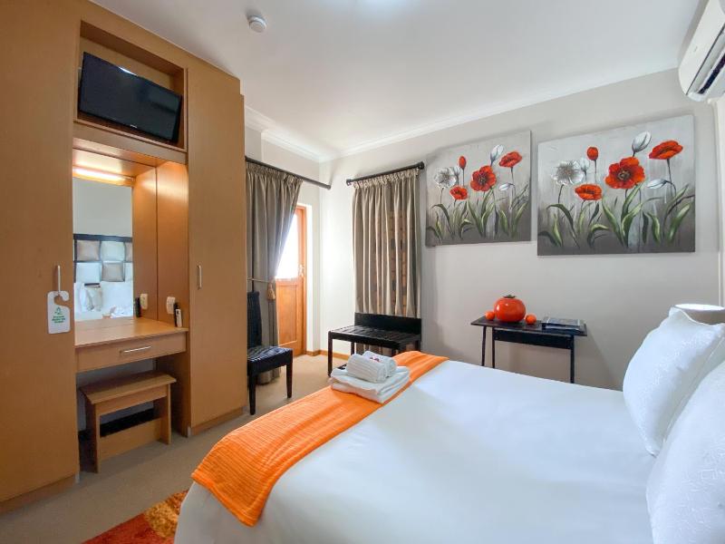 Bar-t-nique Guest House - image 10