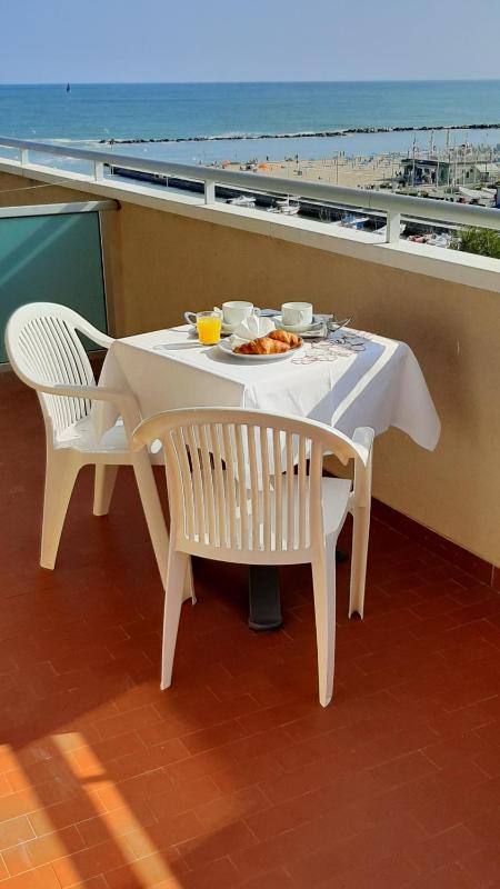 Triple Room with Balcony image 2