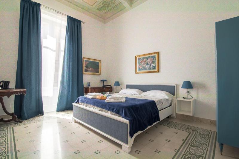 Deluxe Double Room with Balcony image 4