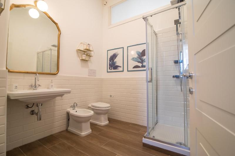 Deluxe Double Room with Balcony image 2