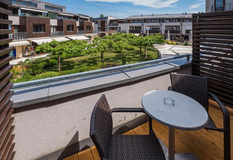 Deluxe Double or Twin Room with Balcony image 2