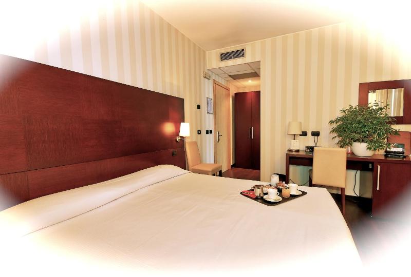 Double Room image 4
