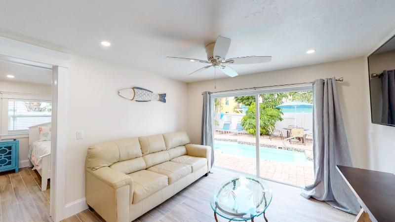 One-Bedroom Apartment - Private Pool - Unit 407 - Not beachfront image 2