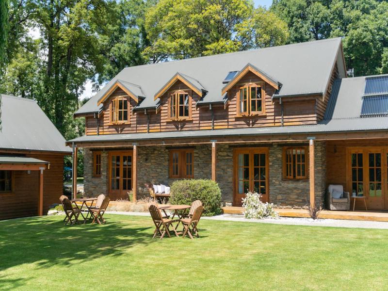 Wanaka Homestead Lodge & Cottages - image 1