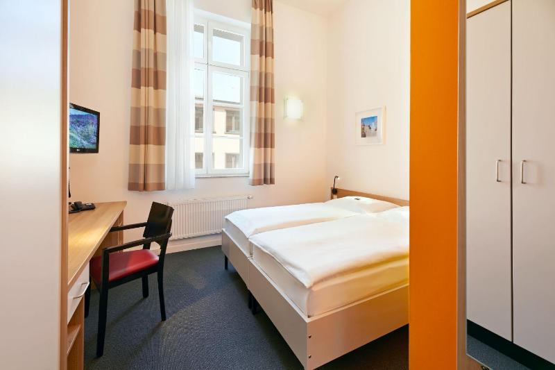 Townhouse Düsseldorf - image 28