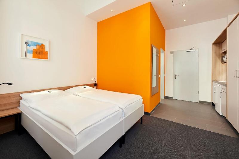 Townhouse Düsseldorf - image 21