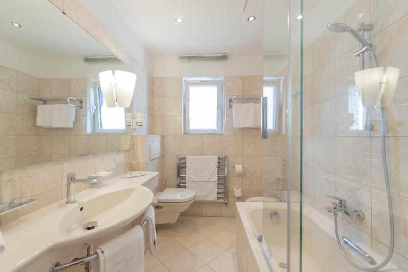 Superior Triple Room image 3