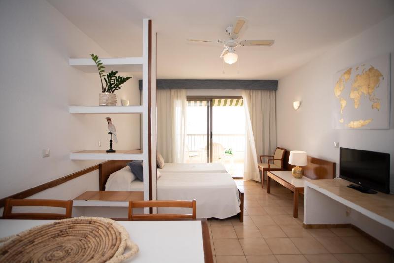 Apartamentos María Cristina Beach - image 8