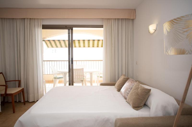 Apartamentos María Cristina Beach - image 32