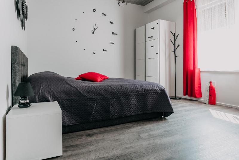 Red King Luxury Apartment image 4