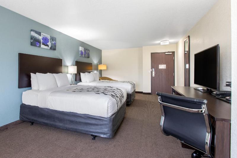 Queen Room with Two Queen Beds - Accessible/Non-Smoking  image 3