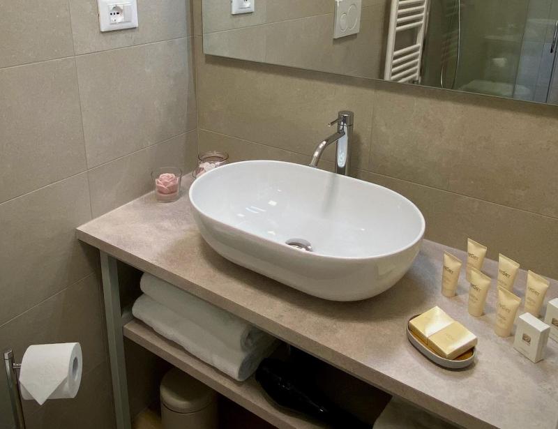 Five Flowers Guest House - image 13
