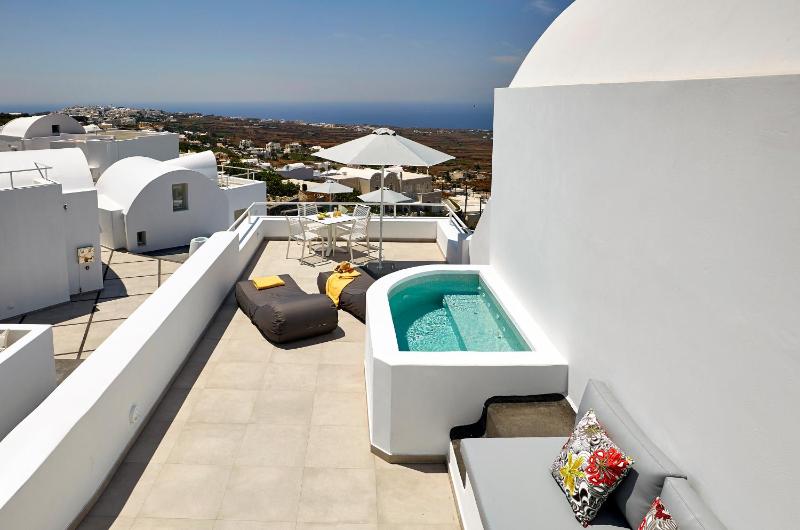 Executive 2BD Suite with Sea View & outdoor Jacuzzi image 1