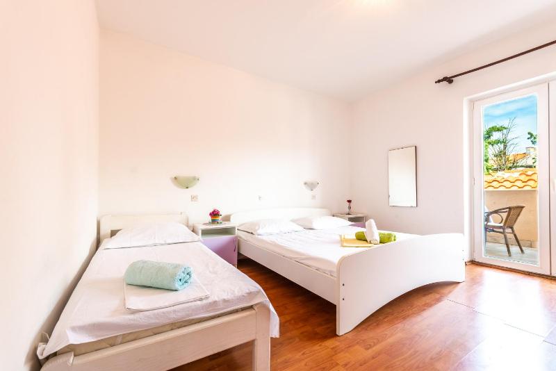 Apartment image 3