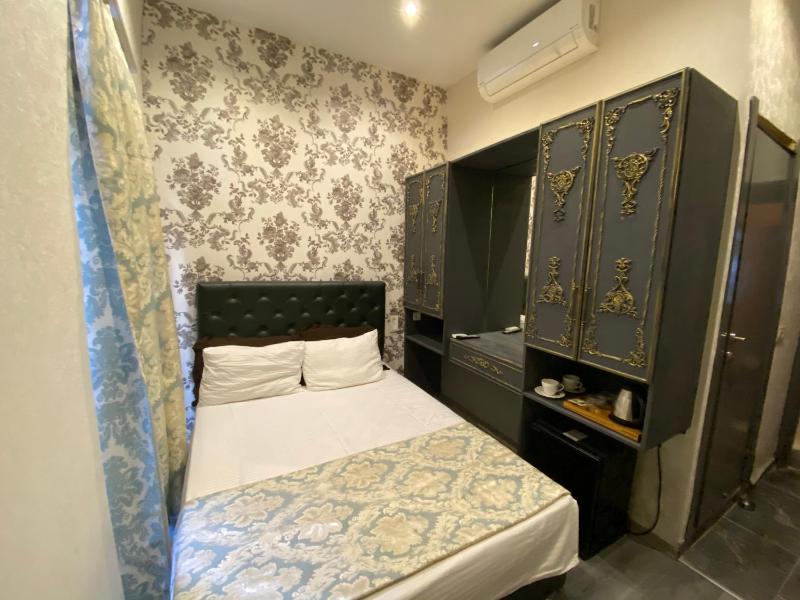 Deluxe Room image 3