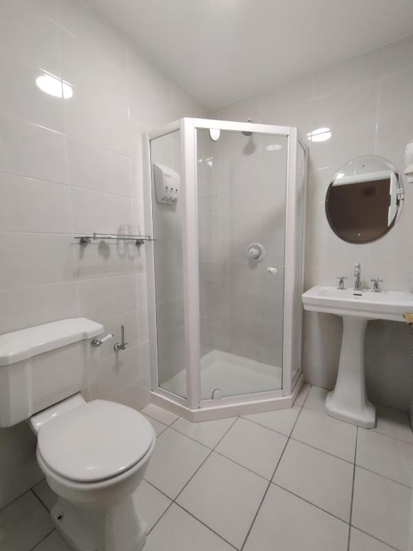 One-Bedroom Apartment image 1