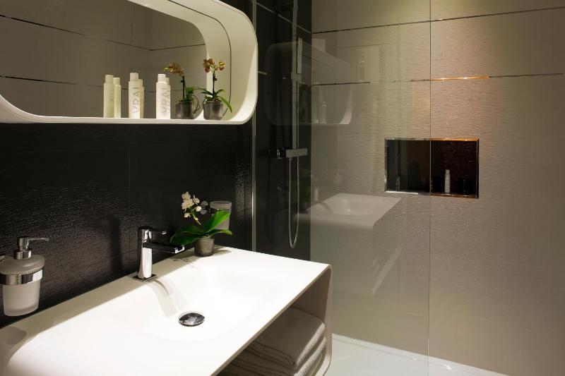 Superior Double Queen Room image 2