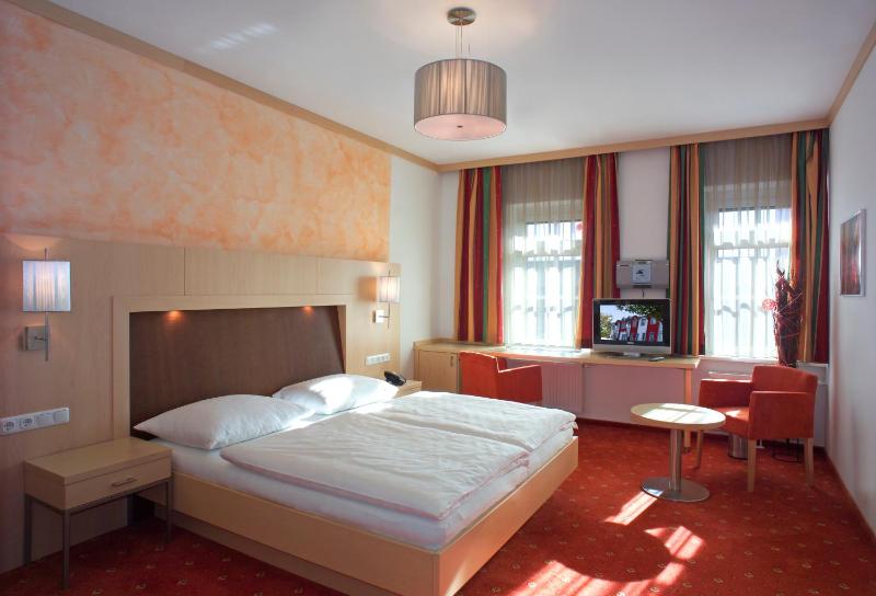Quadruple Room image 4