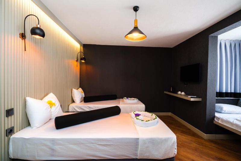 Standard Triple Room image 4