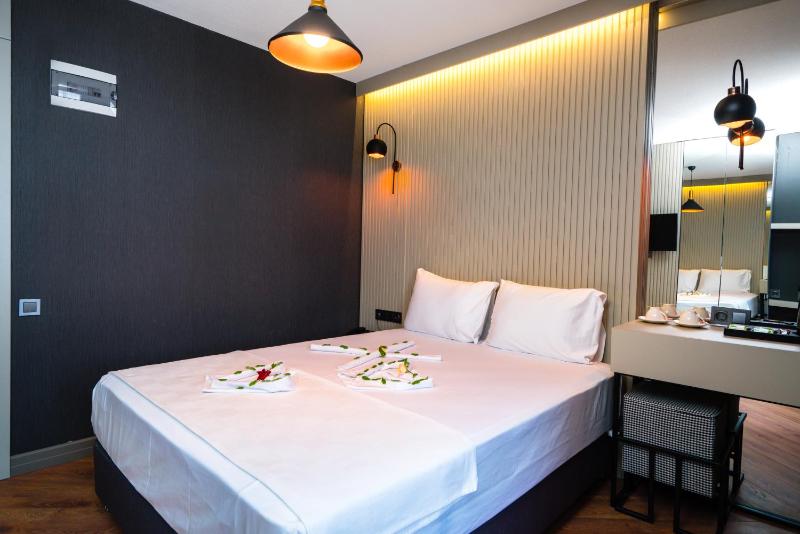 Economy Double Room image 2