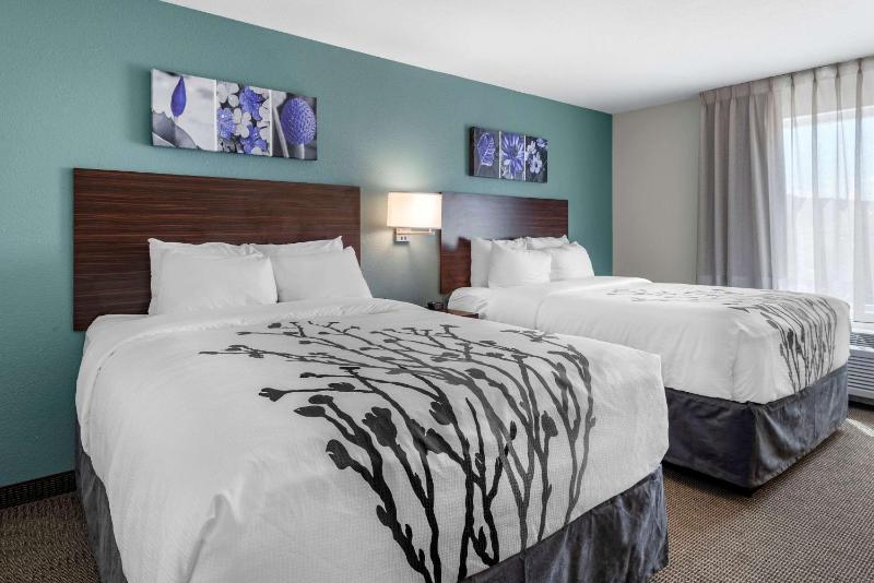 Standard Queen Room with Two Queen Beds - Non-Smoking image 1