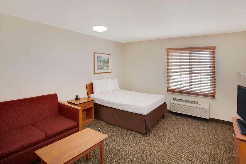 Standard Double Room with Tub - Disability Access/Non-Smoking image 3