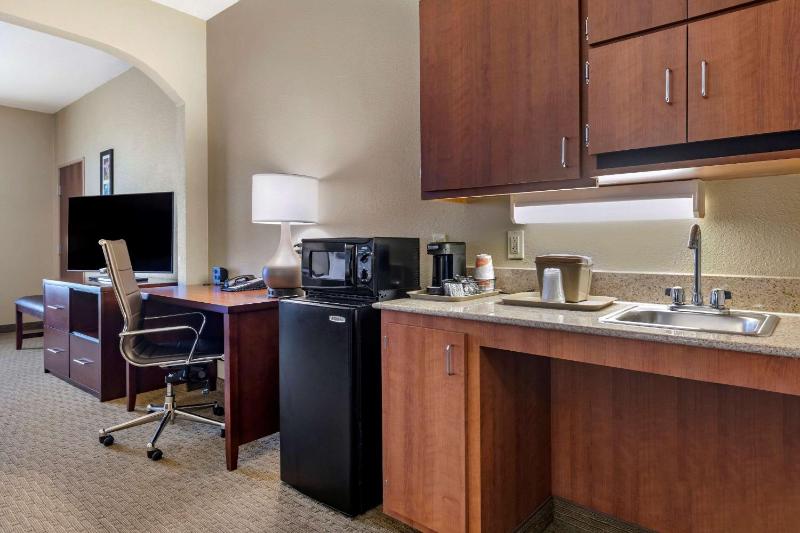 King Suite - Disability Access/Non-Smoking image 2