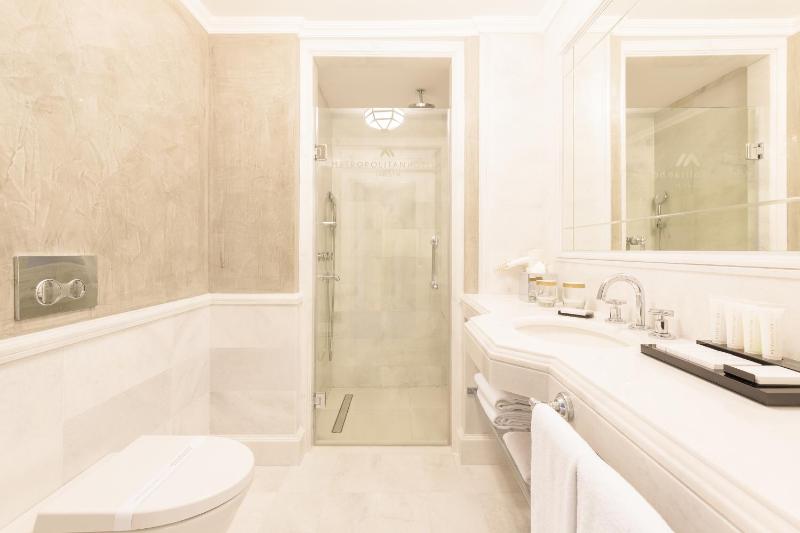 Standard Double or Twin Room image 2