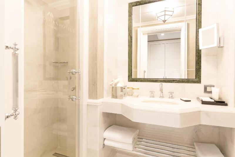 Standard Double or Twin Room image 3