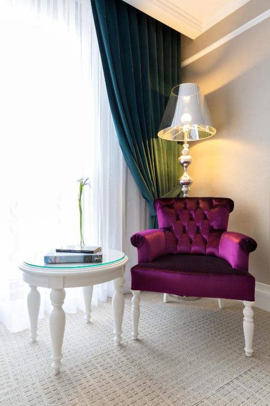 Deluxe Double or Twin Room image 2