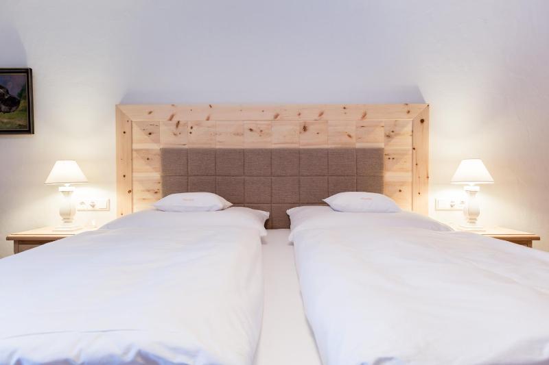 Standard Double Room image 3
