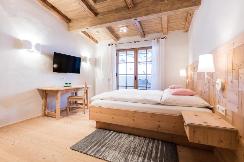 Large Double Room image 3