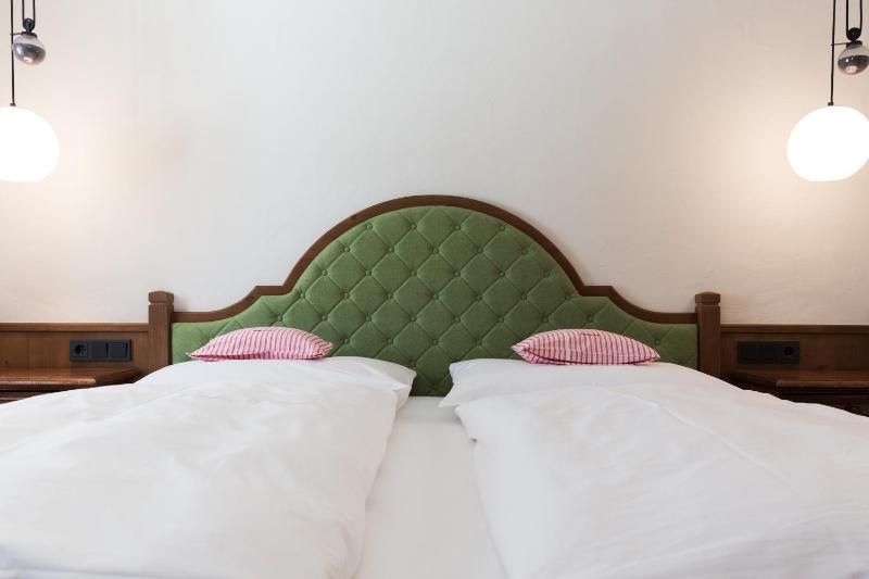 Large Double Room image 3