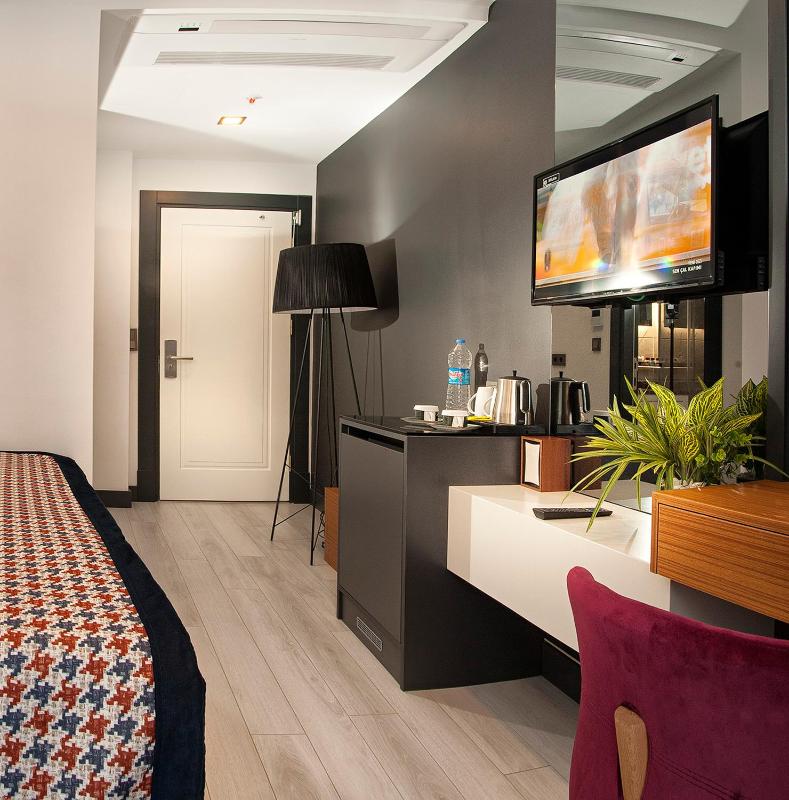 Standard Double Room image 3
