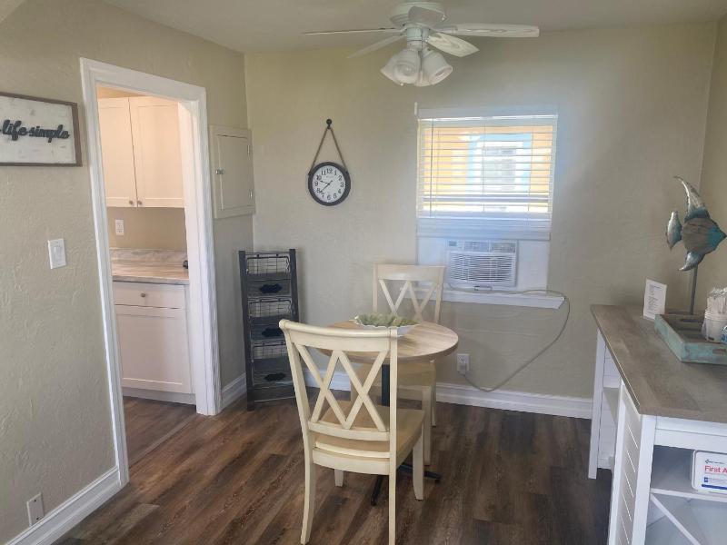 One-Bedroom Cottage image 3
