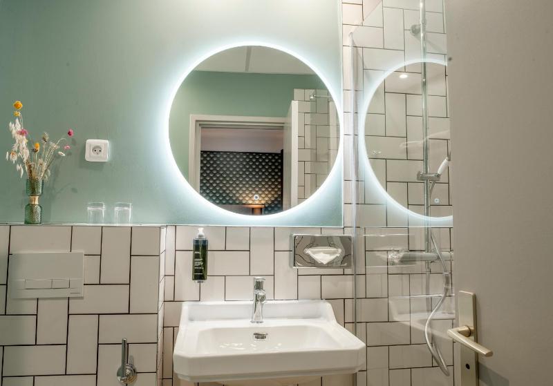 Classic Quadruple Room image 4