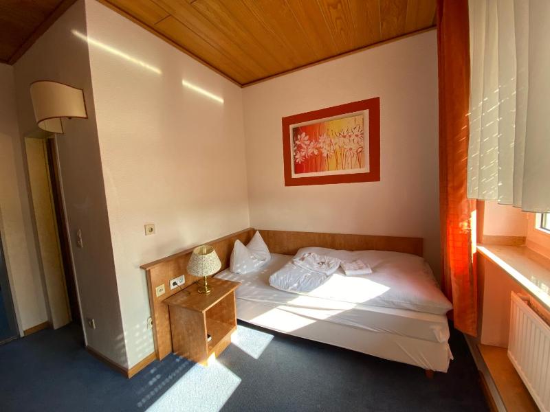 Single Room image 3