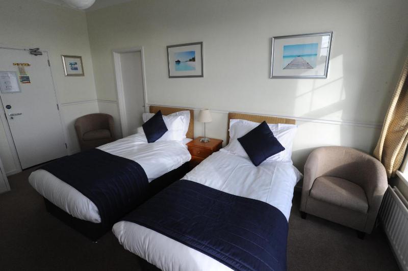 Superior Twin Room with Sea View image 4