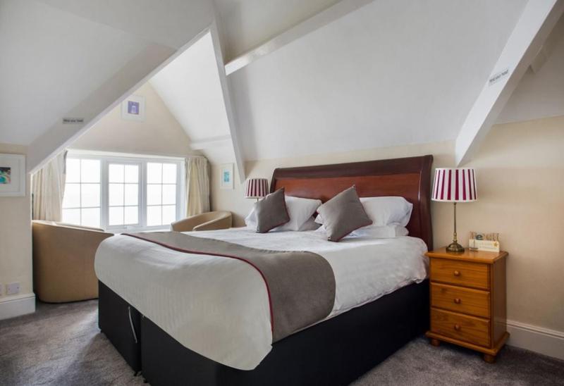 Deluxe Double Room with Sea View image 4