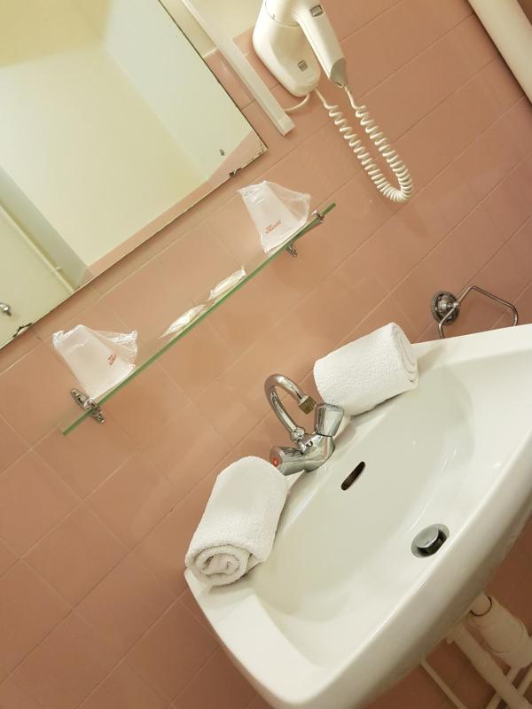 Double Room - Street Side image 4