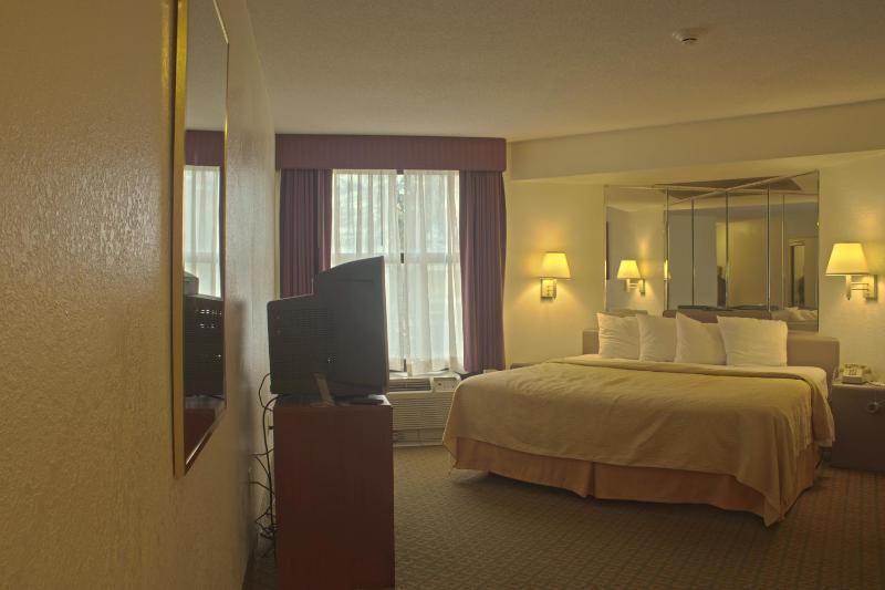 King Room - Non-Smoking image 3