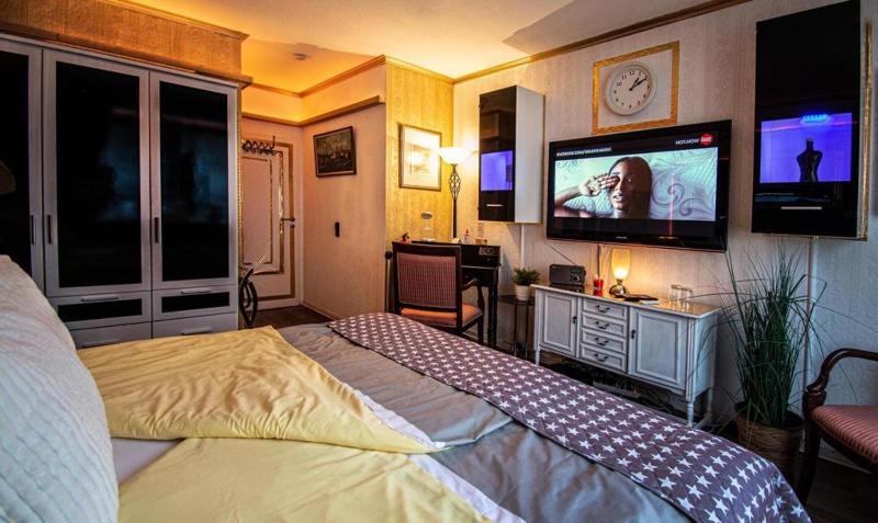 Standard Double Room image 3