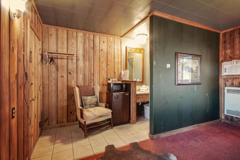King Room image 4