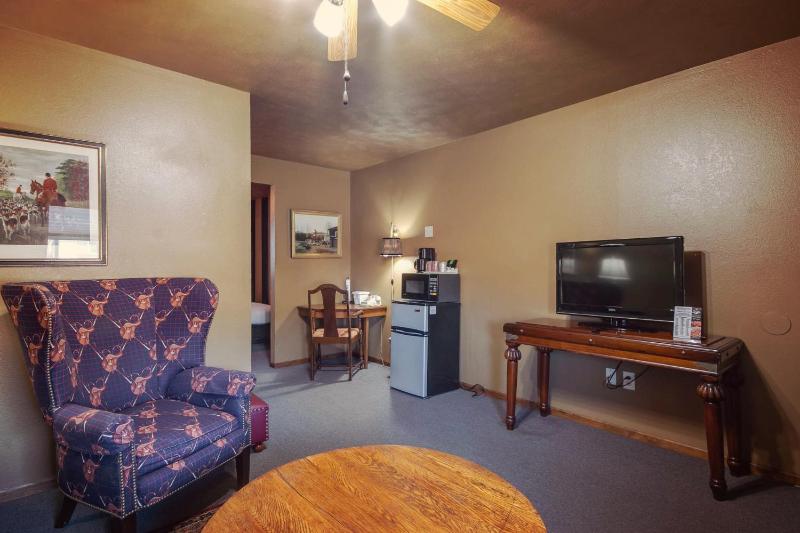 Queen Suite image 2