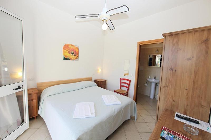 Budget Double Room image 4