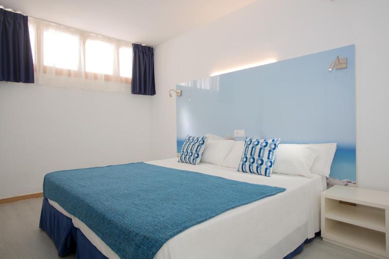One-Bedroom Apartment image 4