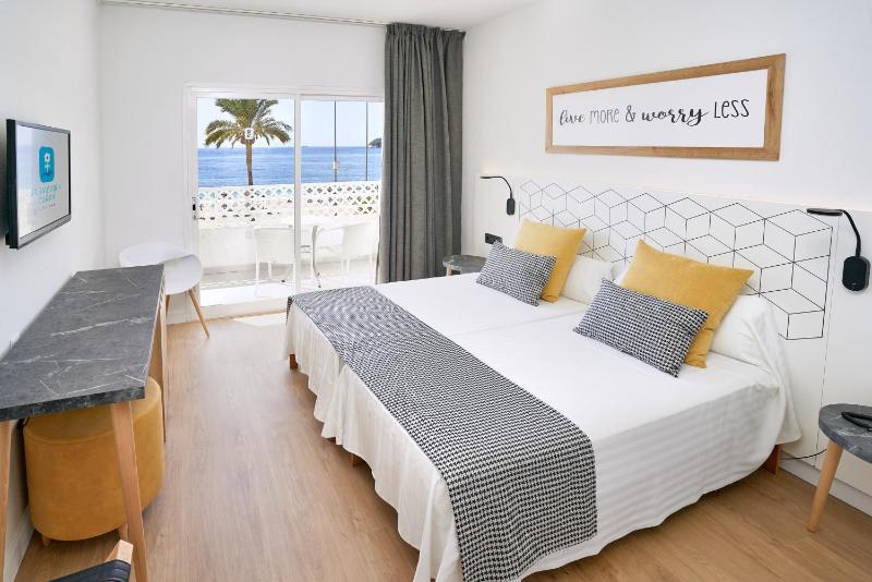Triple Room with Sea View and Spa Access image 2